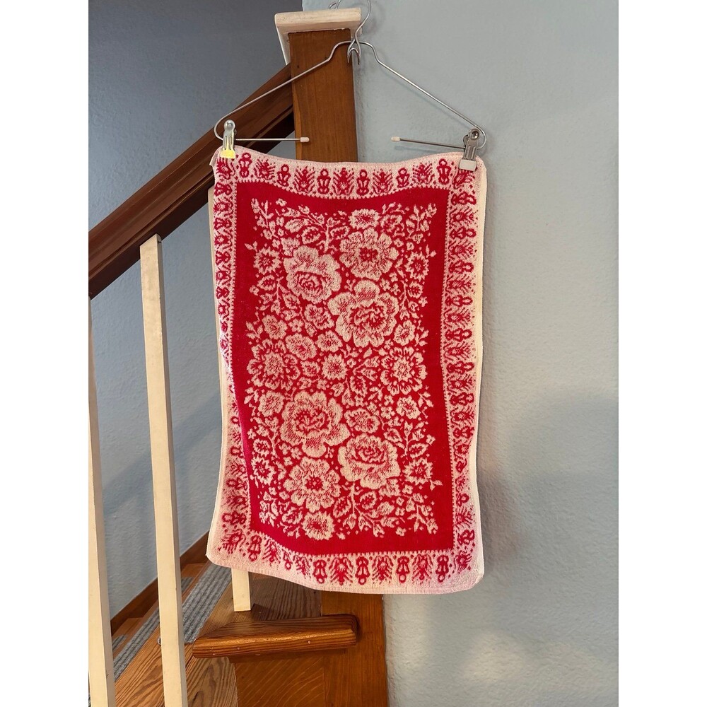 Fieldcrest USA cotton red white floral hand towel coordinating vintage